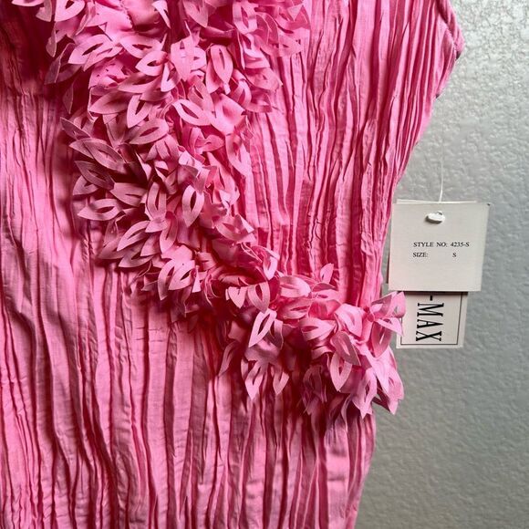 NWT Women’s Pink Collard Ruffle Tank Top Blouse - Size Small - Picture 2 of 6